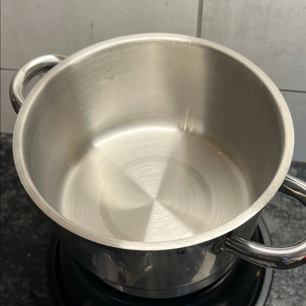 Stainless Steel Fondue Set with Spoons and Skewers. Uses gel fuel NWOT